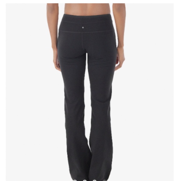 NWOT Prana Yoga Pants Black Straight Leg Medium Mid-Rise Inseam 32" - Picture 2 of 8